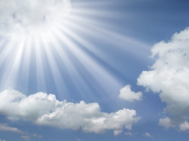 sun-rays-coming-out-of-the-clouds-in-a-blue-sky2